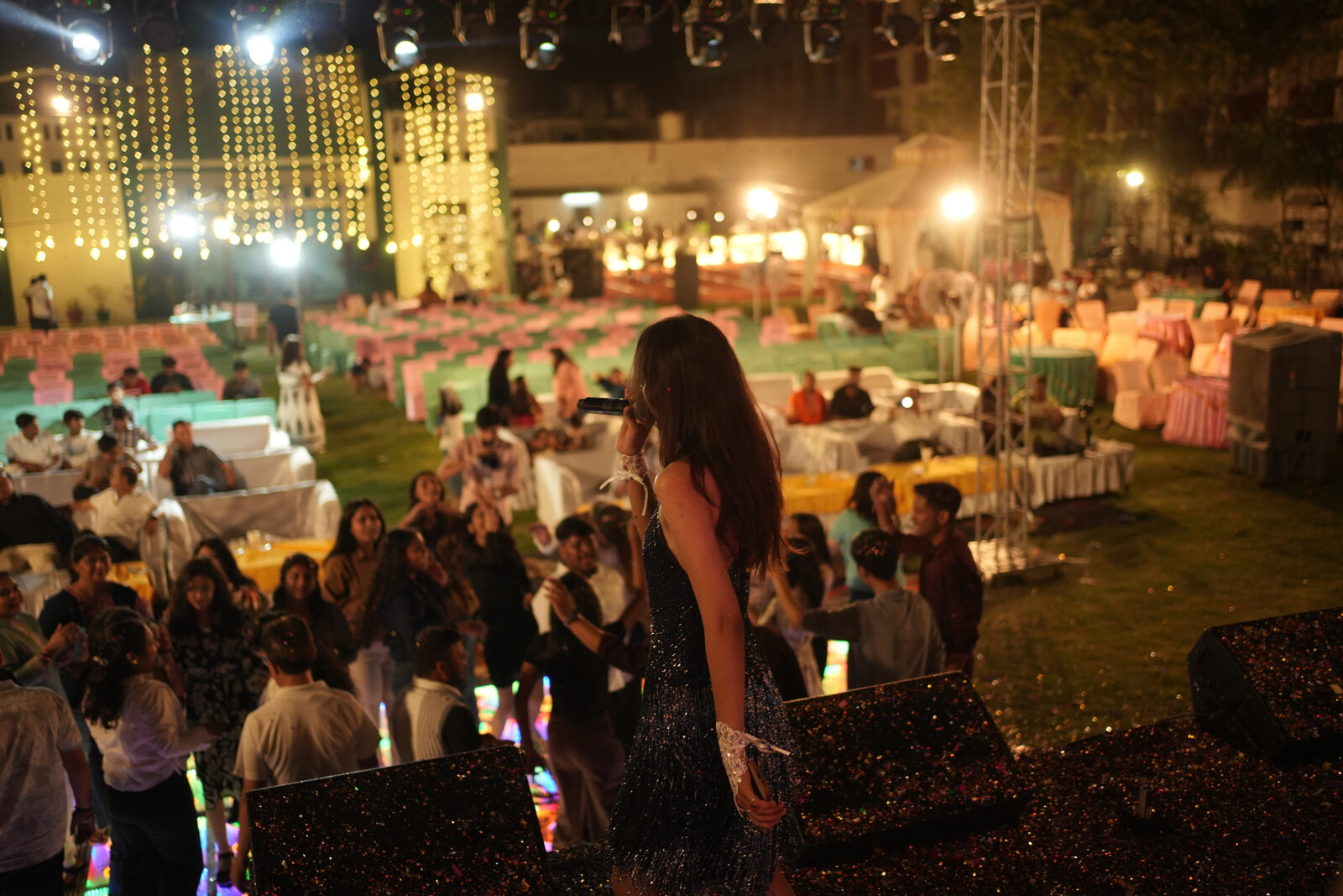 Dhun performing live — photo 1